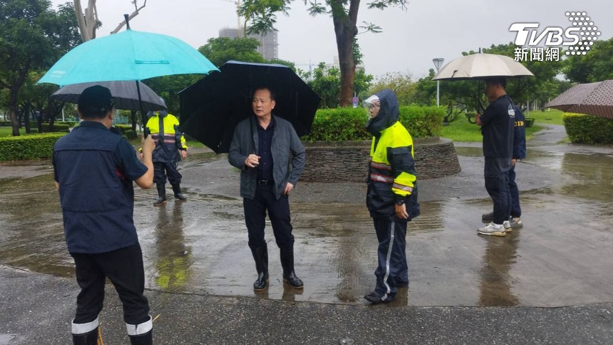 警方獲報到場拉起封鎖線。(圖/TVBS)