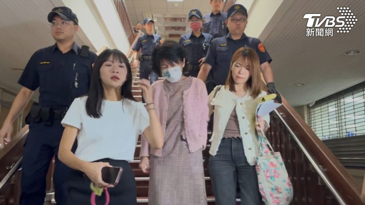 陳佩琪情緒失控!質問審判長「請問他做了什麼」 法庭外爆哭