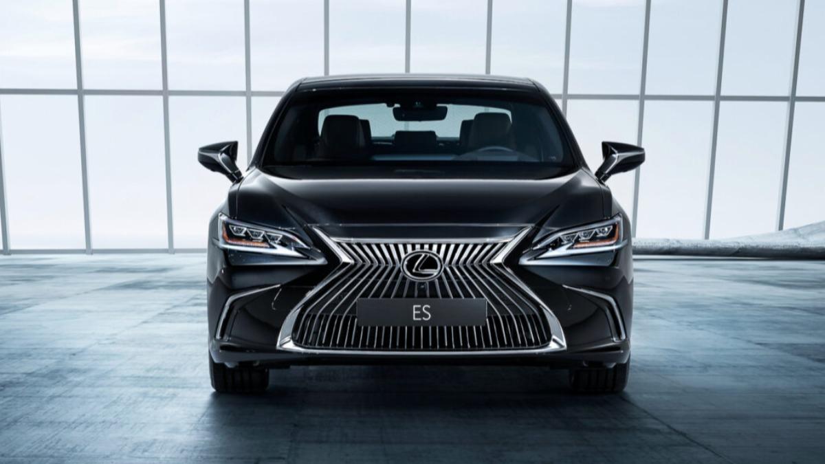 2019年式Lexus ES可回廠升級Level 2半自動駕駛輔助功能。(圖/Lexus提供)
