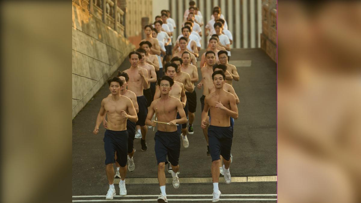 《進行曲》鮮肉們裸身演奏花絮突破50萬瀏覽。(圖/未來進行曲提供)