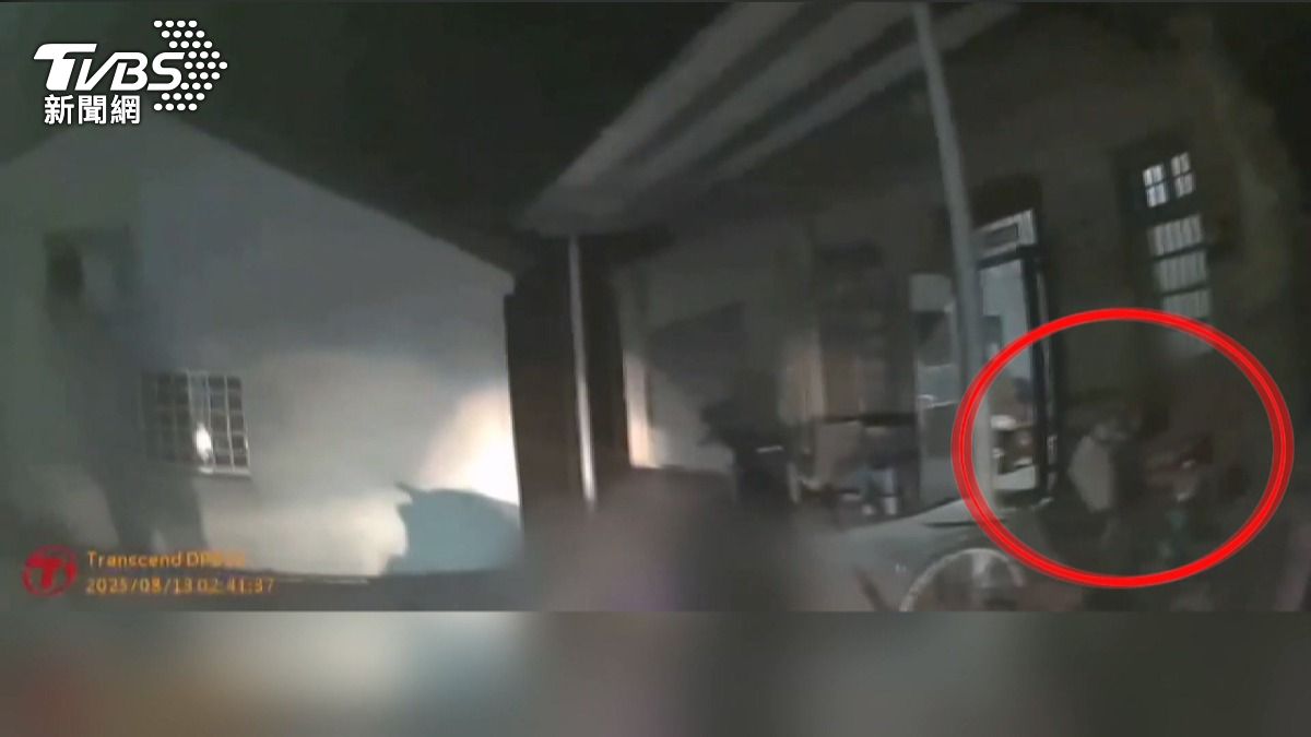  男砍殺阿嬤　鄰居目睹冷血行凶過程。(圖／TVBS)