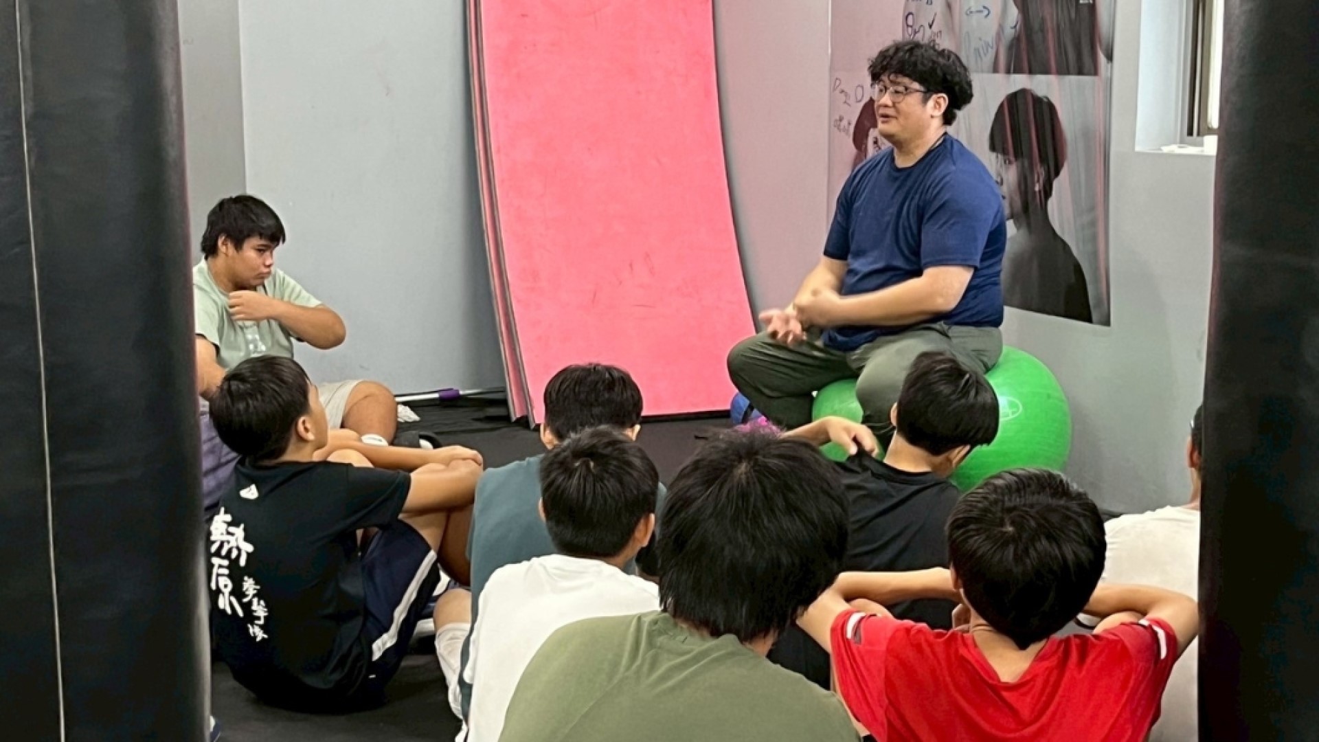 ▲熱原拳擊隊已成立11年，成為許多原民孩子培養夢想的地方。(圖/新北市政府新聞局)