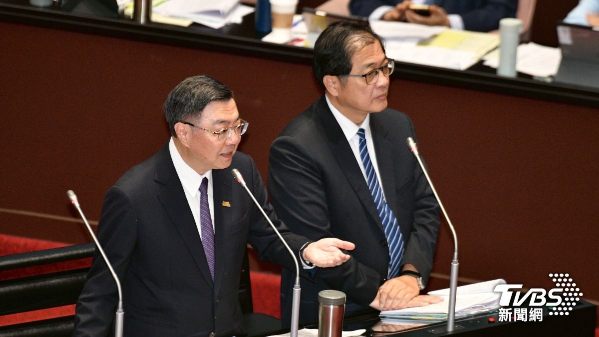 行政院長卓榮泰(左)、法務部長鄭銘謙(右)。(圖/胡瑞麒攝)