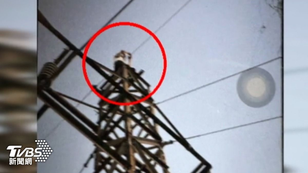 死者爬上高壓電塔拍攝夕陽,成了他最後身影。(圖/TVBS)