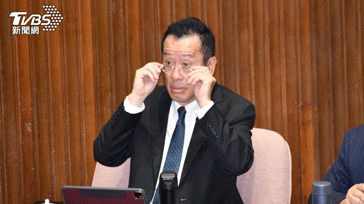 長榮航空前主管「10萬行賄」替中共刺探機密 顧立雄回應了