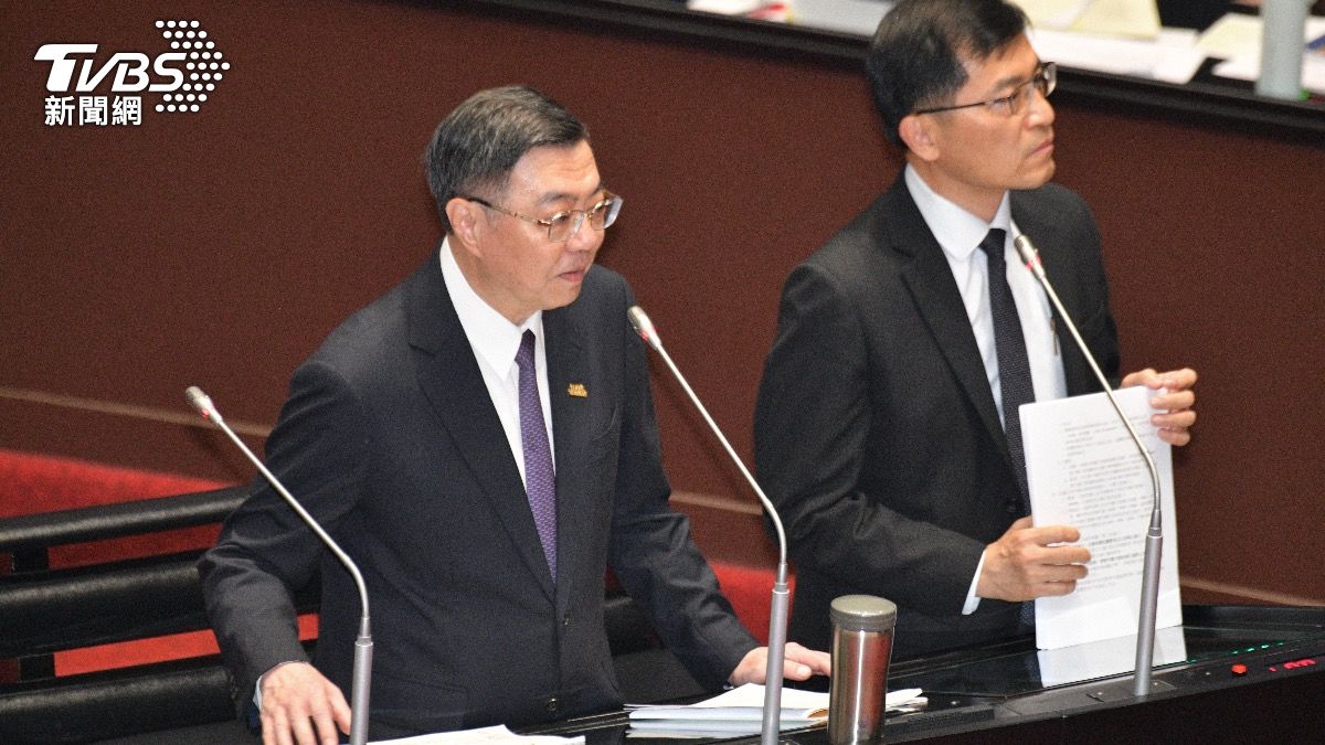 卓榮泰忍不住開酸劉書彬「邏輯不通」。（圖／胡瑞麒攝）