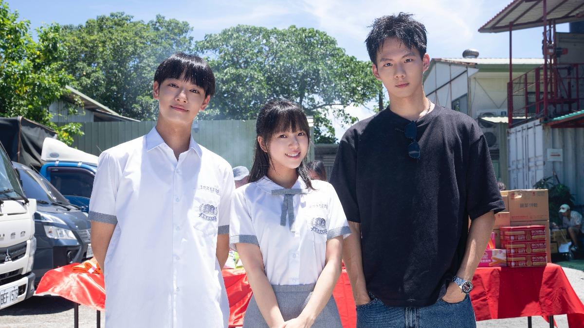 劉修甫(左起)、項婕如、吳念軒拍《夜半11點學校見》建立好交情。(圖/三匠影視提供)