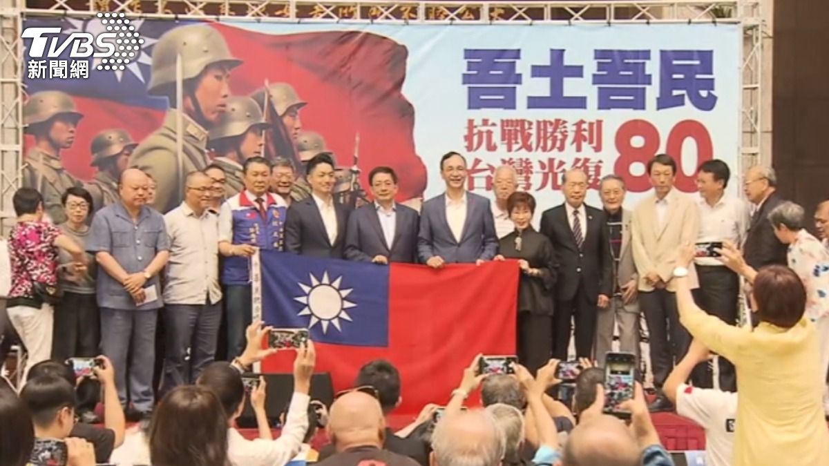 第二次世界大戰終戰日今年適逢80周年,前台大校長管中閔在北市府舉辦對日抗戰勝利特展。(圖/TVBS)