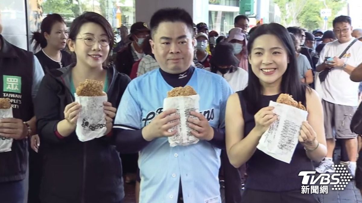 發雞排網友與徐巧芯和林珍羽(圖/TVBS資料畫面)