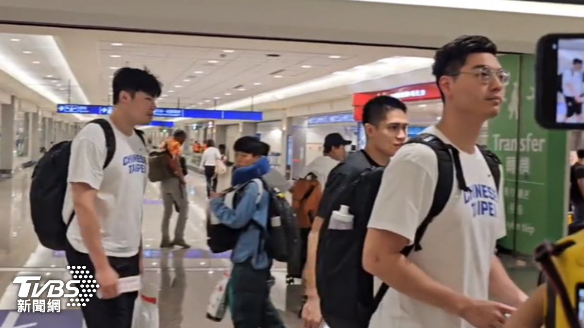 中華隊選手歸台。（圖／TVBS）