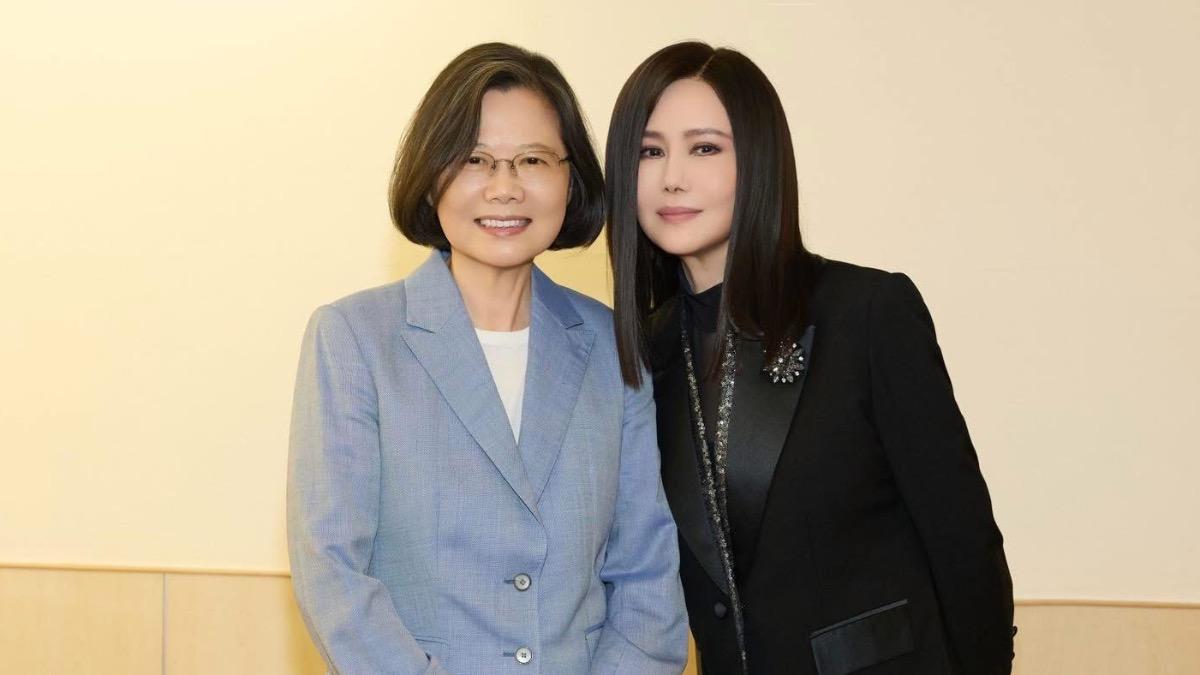 蔡英文也是江蕙粉絲!曬合照暖喊「甲你攬牢牢」 最愛這神曲