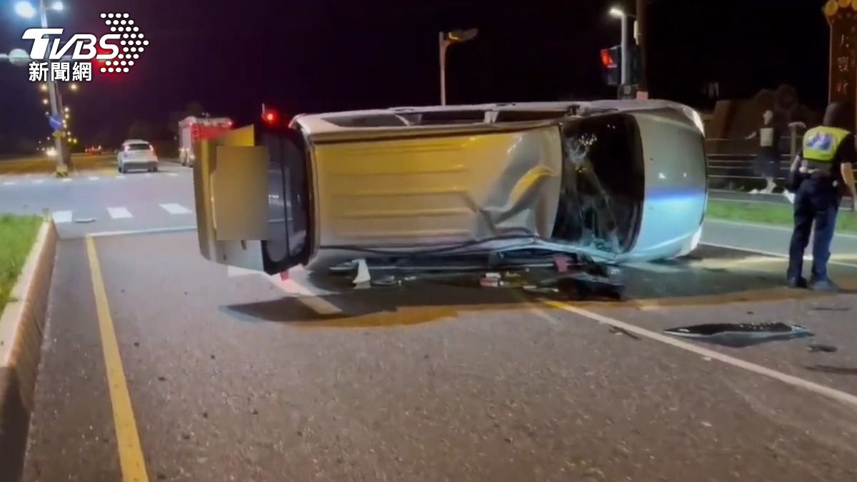 台9線自撞意外!花蓮轎車閃街貓失控翻覆 車上7人送醫