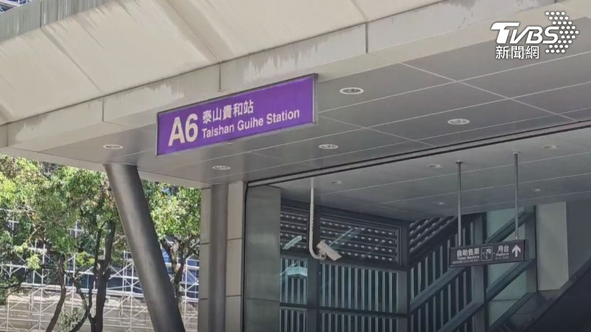 桃園機捷A6泰山貴和站出現偷拍色狼。(圖/TVBS)