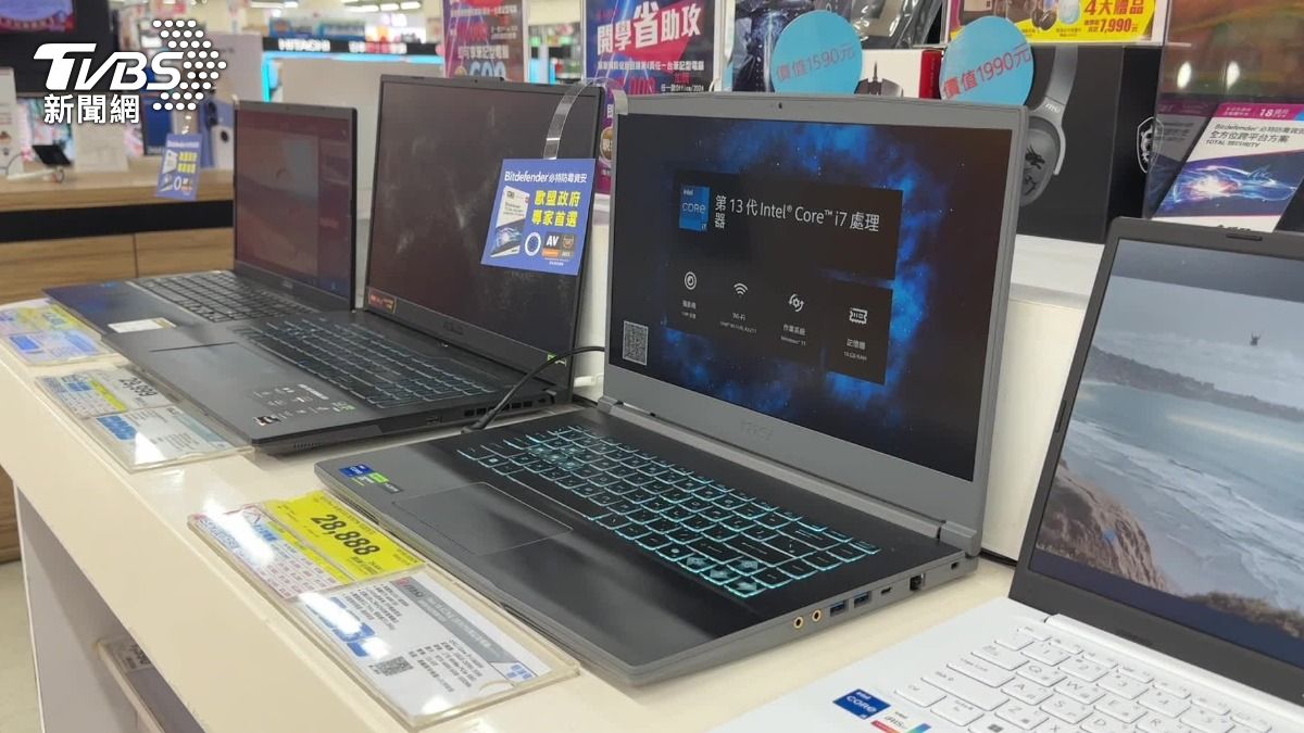 迎接開學季，不少通路都推出3C優惠。（圖／TVBS）