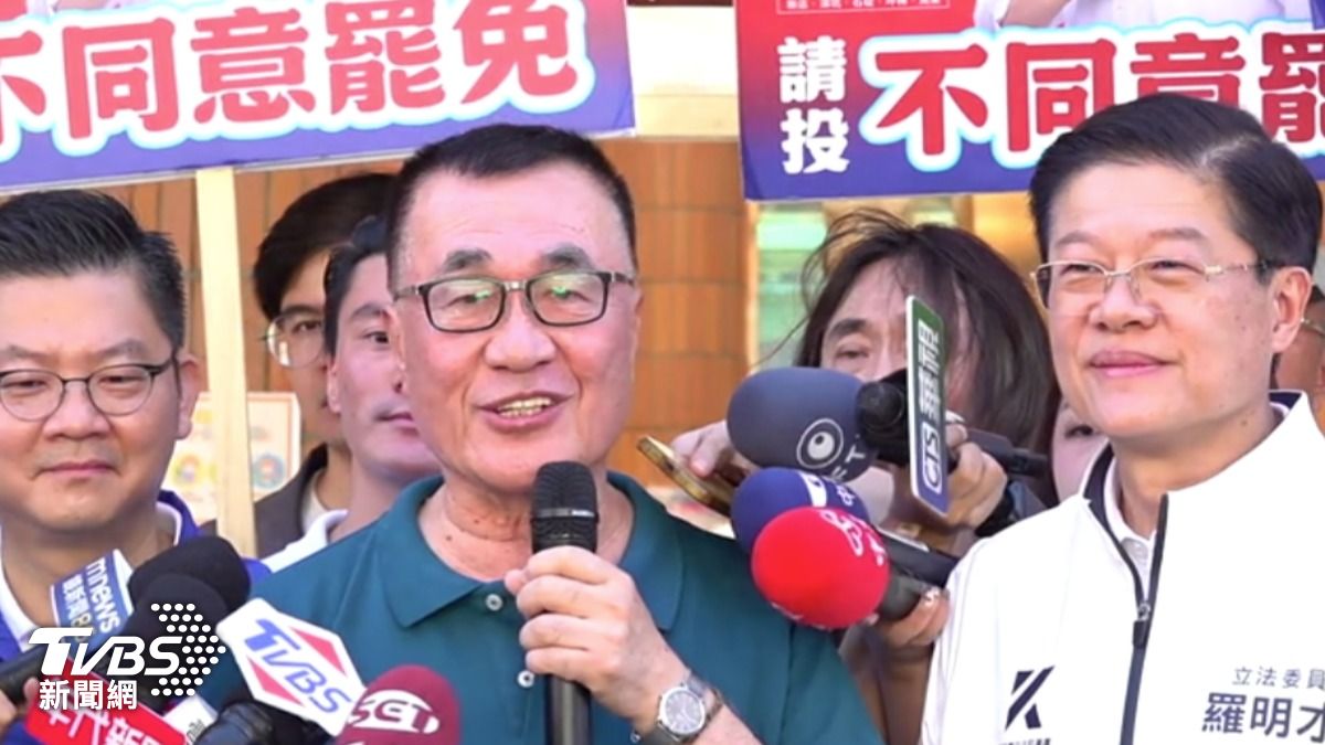 台北市副市長李四川,16日前往新北陪同國民黨立委羅明才掃街。(圖/TVBS)