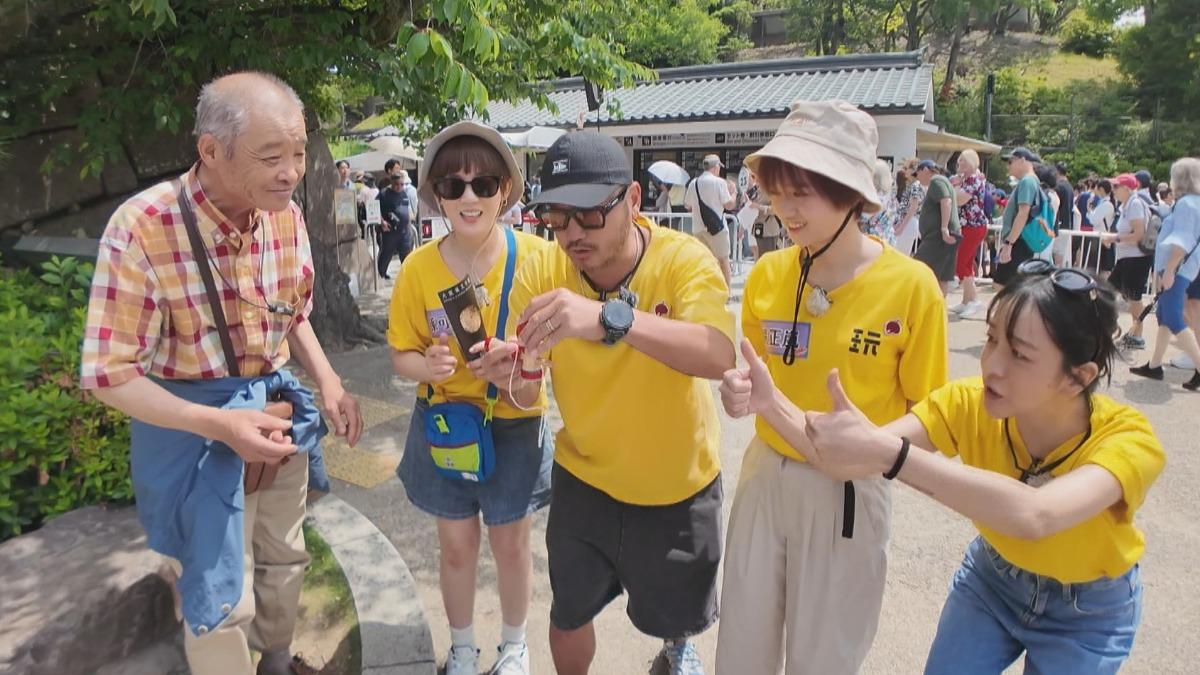 孫可芳(左二起)、KID、嚴正嵐、梁凱莉黃隊戰力一度卡關,。(圖/綜藝玩很大提供)