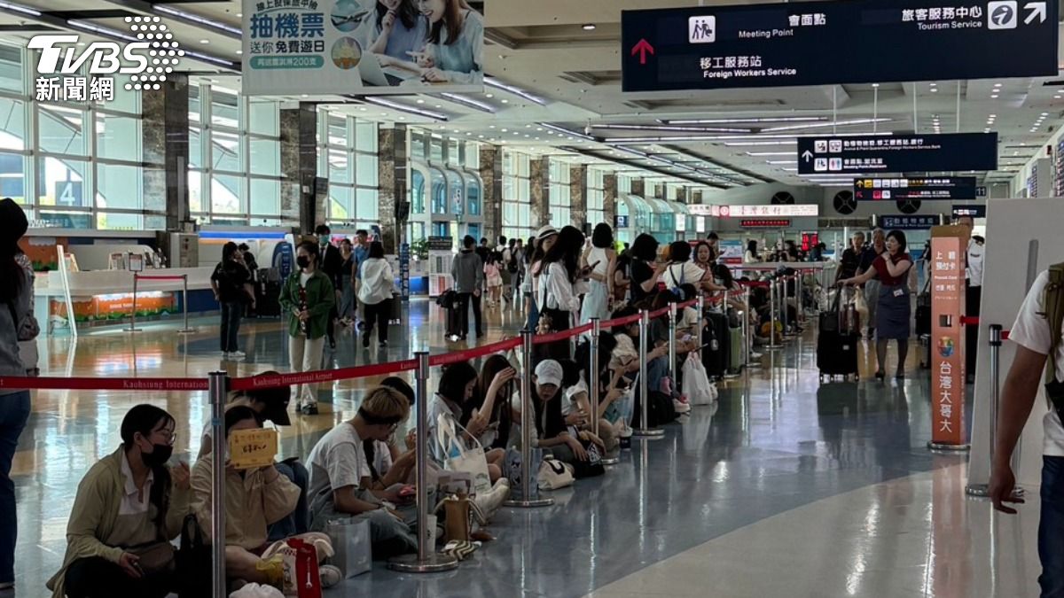 朴寶劍高雄舉辦見面會，小港機場已有不少粉絲守候男神。（圖／陳佳宜攝）