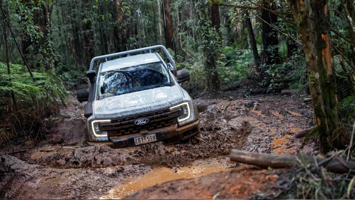 Ford新皮卡耐久測試超狂!整車灌600kg泥巴依舊強悍 售價近200萬