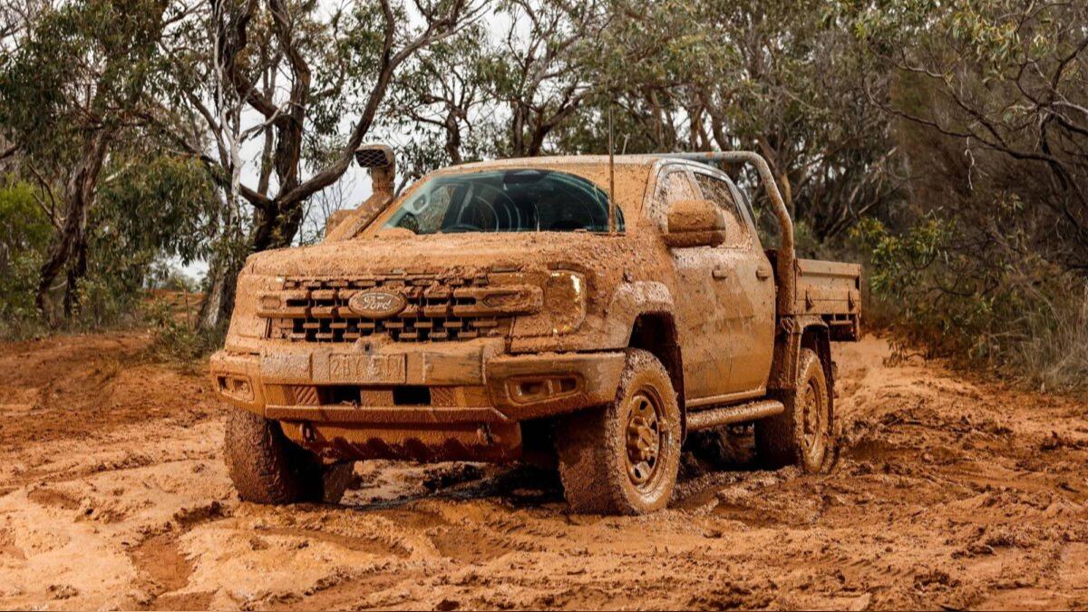 Ford澳洲針對Ranger Super Duty進行「不車道」的泥巴測試，最終更覆蓋高達600kg泥巴。（圖／Ford提供）