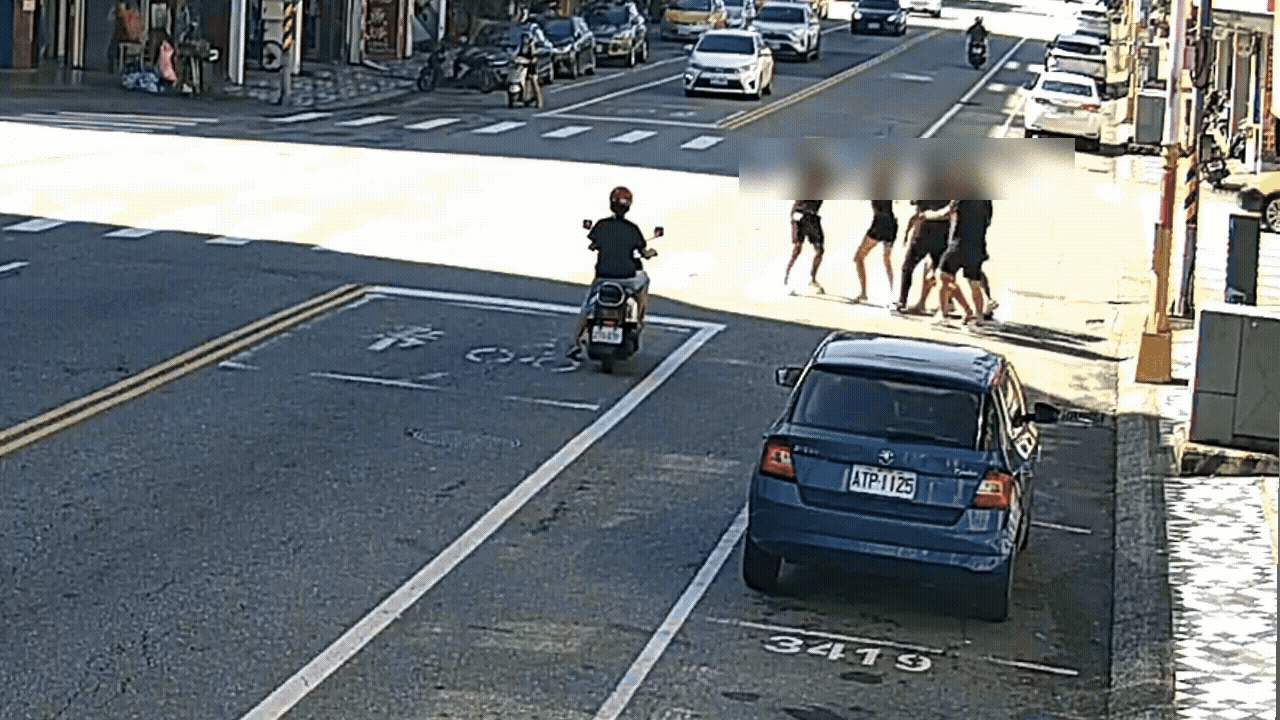 有片/花蓮男巧遇前任爆嚴重口角 當街互毆潑辣椒水