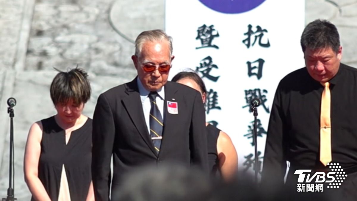 松濤社等民團,16號在中正紀念堂舉辦抗戰勝利紀念活動,前國防部長伍世文擔任大會主席。(圖/TVBS)