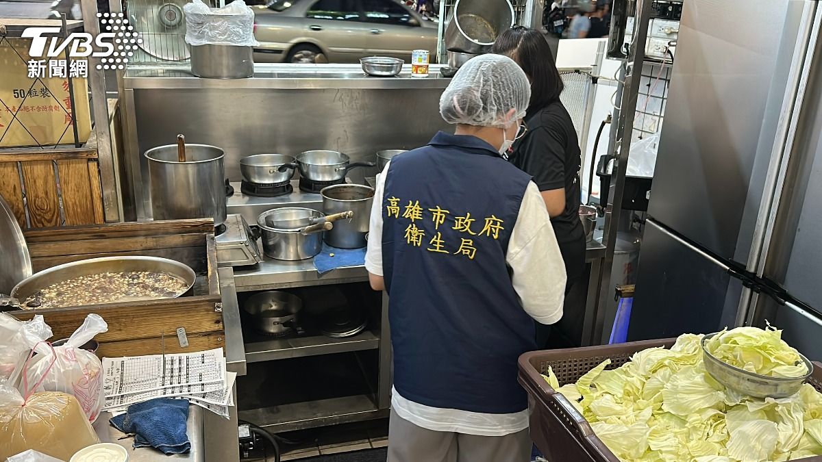 火鍋店有蚊子！高雄女報警怒留負評「汙染食安」　衛生局上門了