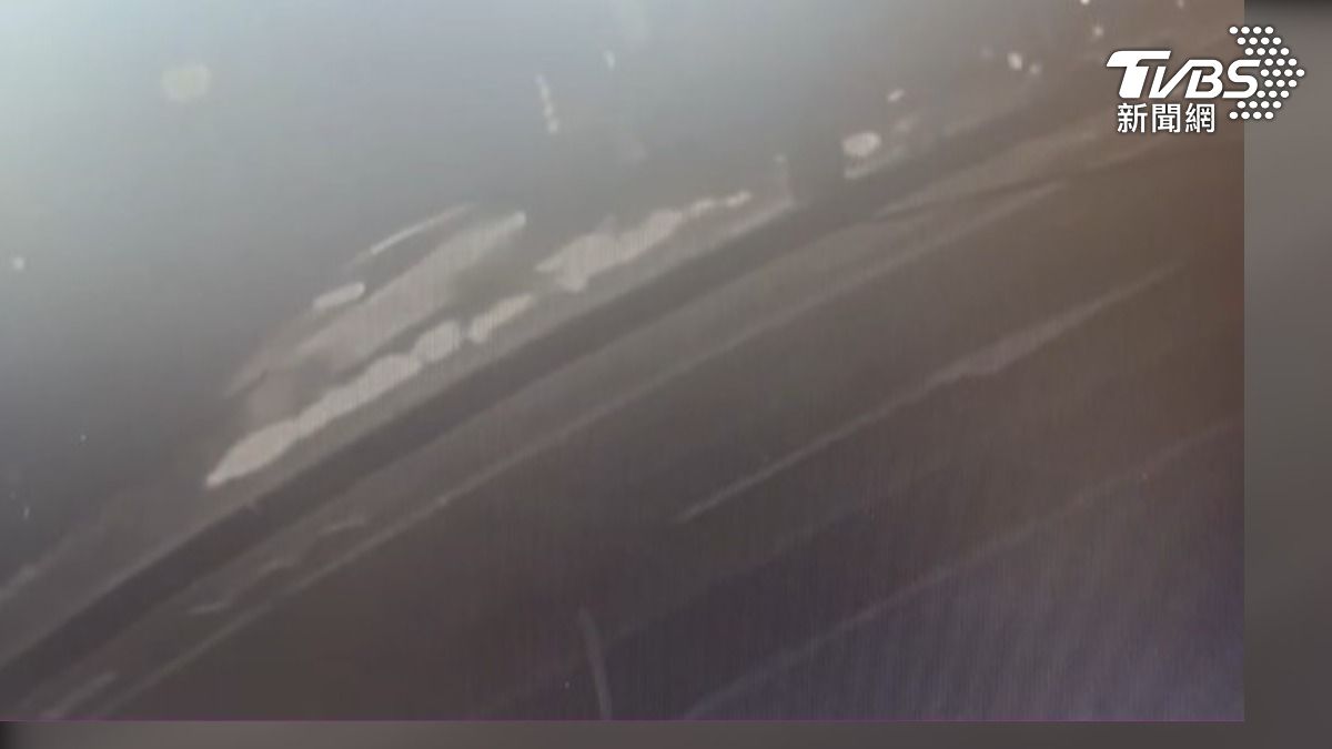 撞擊瞬間冒出大片火花。(圖/TVBS)