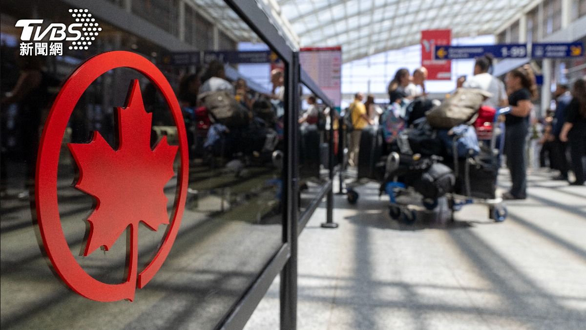 加拿大航空空服員發動罷工，影響超過10萬旅客行程。(圖／達志影像美聯社)