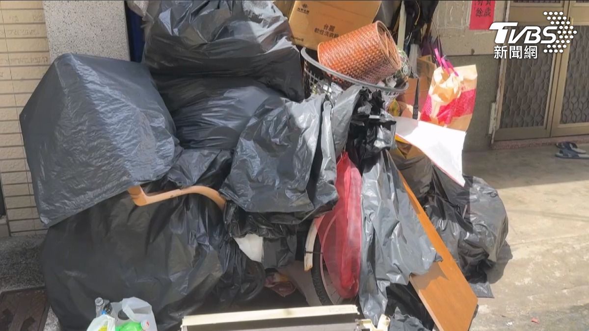 父親打零工維生,而媽媽身體不好,還得回收補貼家用(圖/TVBS)