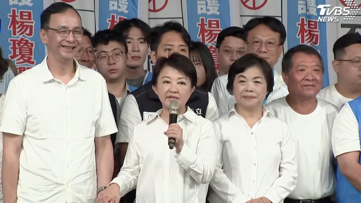 力挺連任黨魁？盧秀燕牽手朱立倫喊：表現很好、媽媽給你按讚