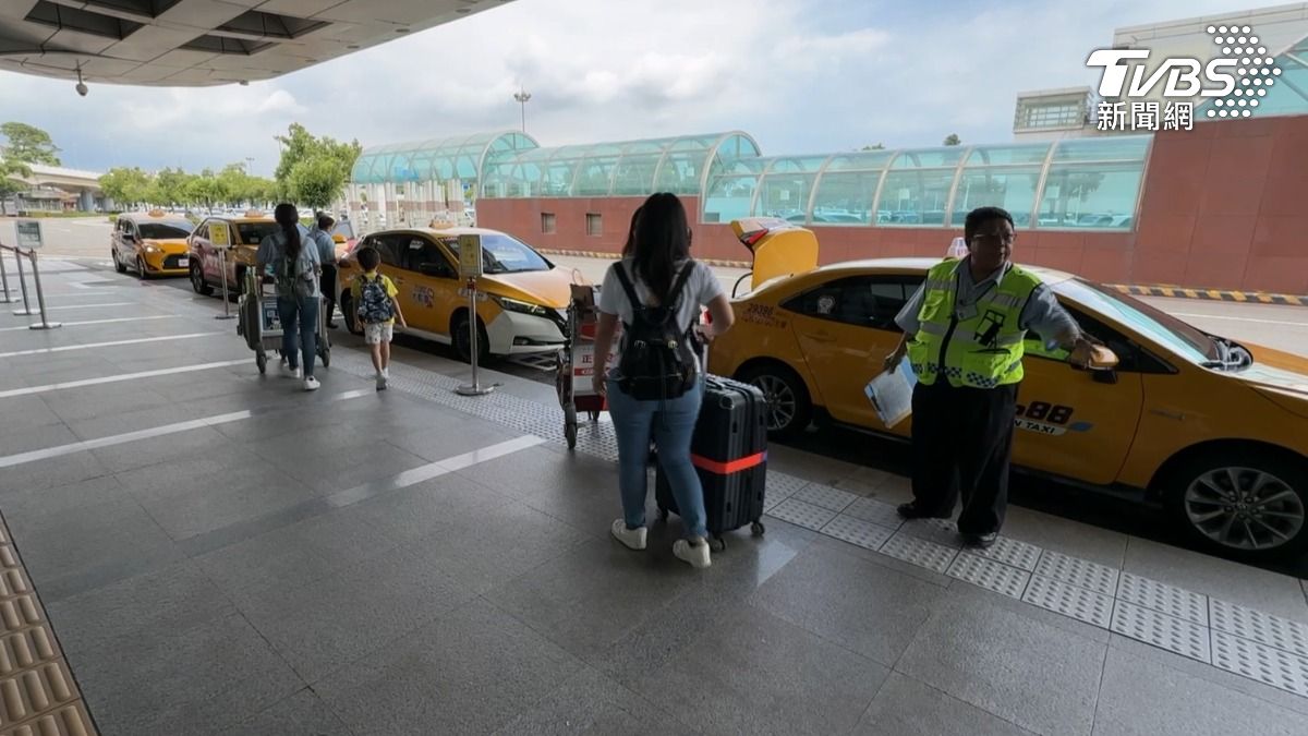 靠著跑計程車維生的司機們，發現錶發現異常，然後金額與我們常載的金額完全不符合，無奈硬著頭皮繼續接客（圖／TVBS）