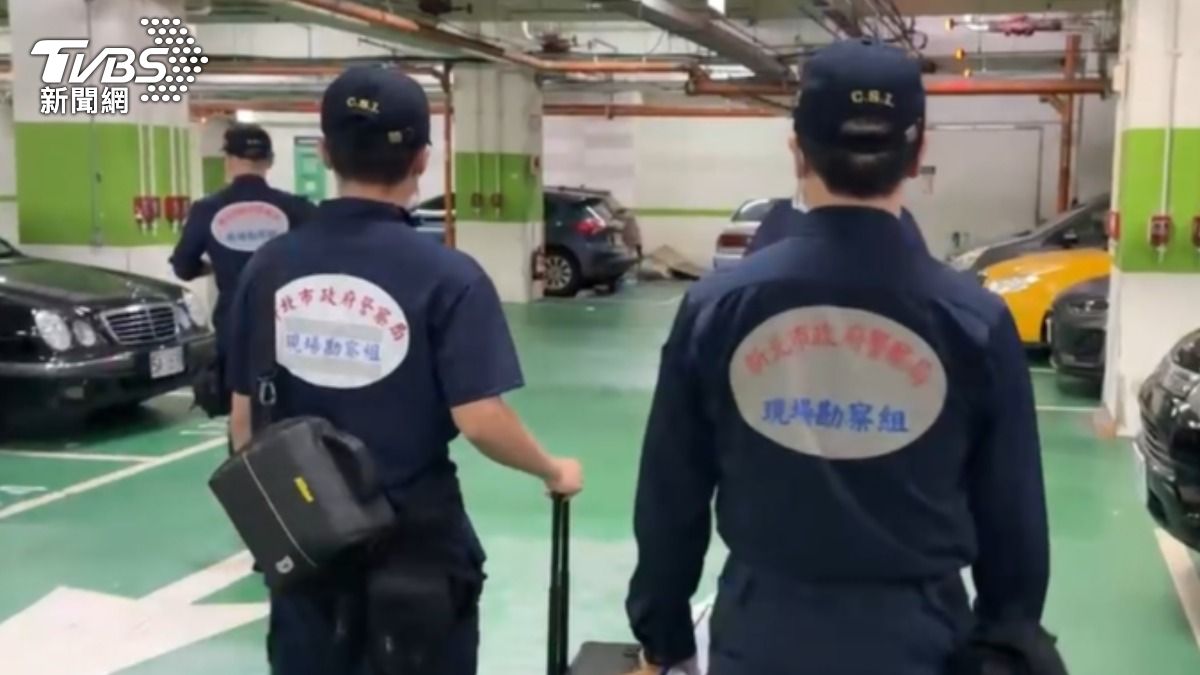 檢警會同法醫前往醫院相驗死者遺體。(圖/TVBS)