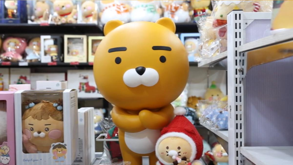 KAKAO FRIENDS台灣專賣店11月將關，引起粉絲哀號。（圖／TVBS）