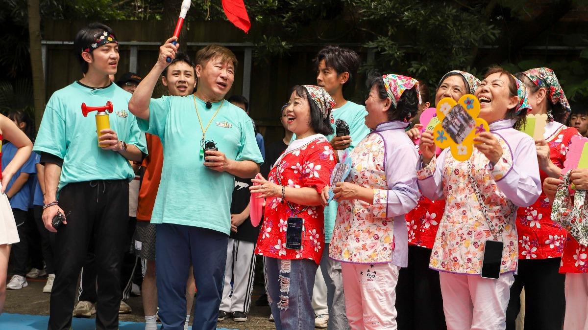 胡瓜討得媽媽們歡心。(圖/民視提供)