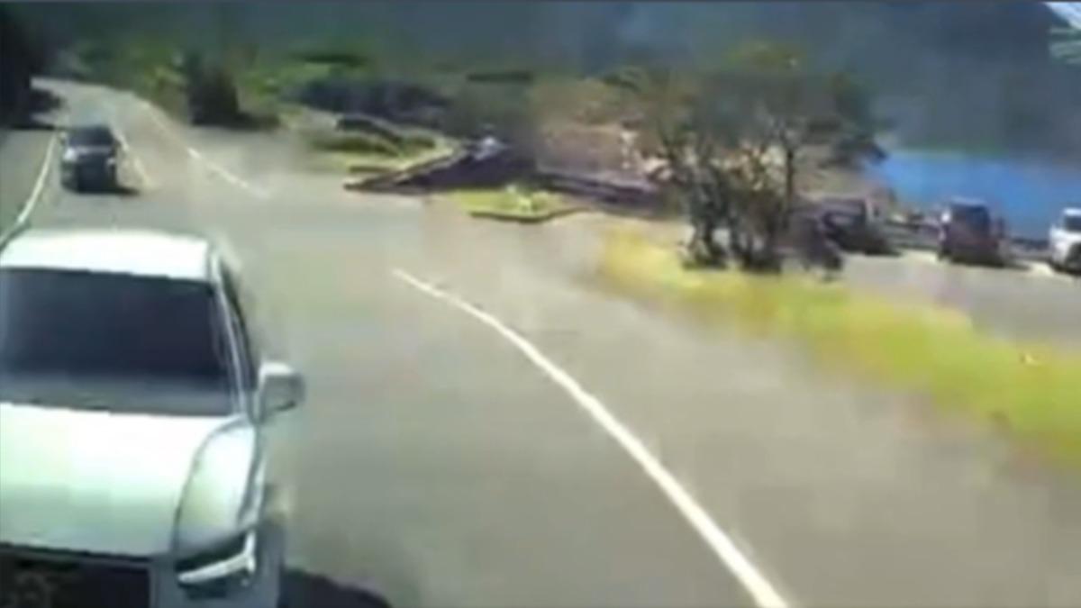 貨櫃曳引車在彎道，不慎與左下休旅車對撞。（圖／取自當事貨車駕駛）