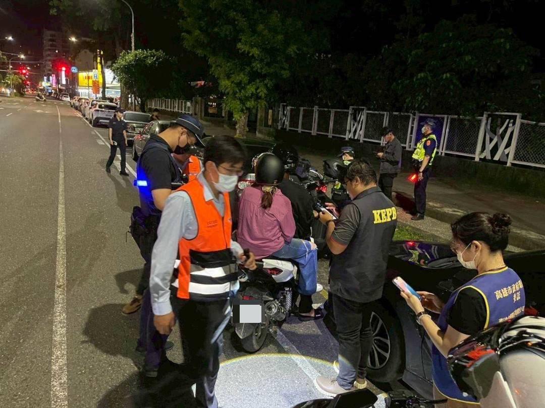 高雄環保局聯合警察局、監理所展開「大高雄寧靜專案」稽查。(圖/高雄環保局提供)