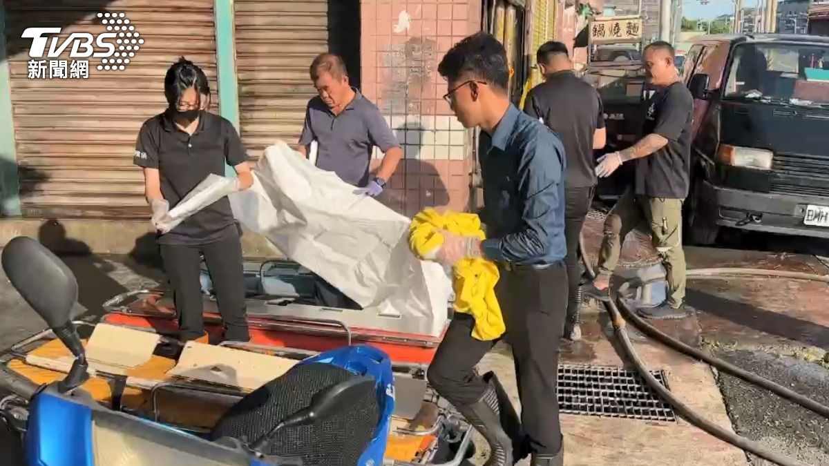 林園火警3位民眾尋獲已明顯死亡。(圖/TVBS)