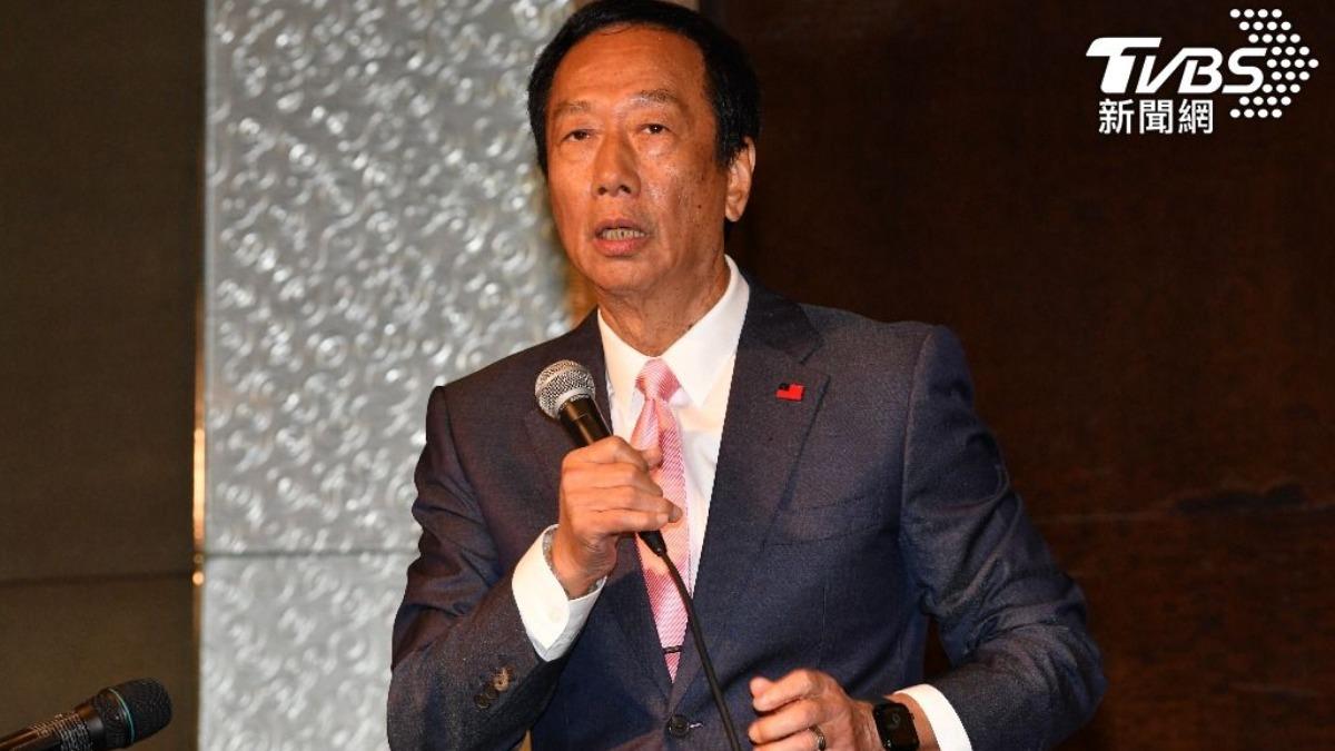 郭台銘現身了!被網「野生捕捉」合照曝光 網喊:頭髮怎麼了