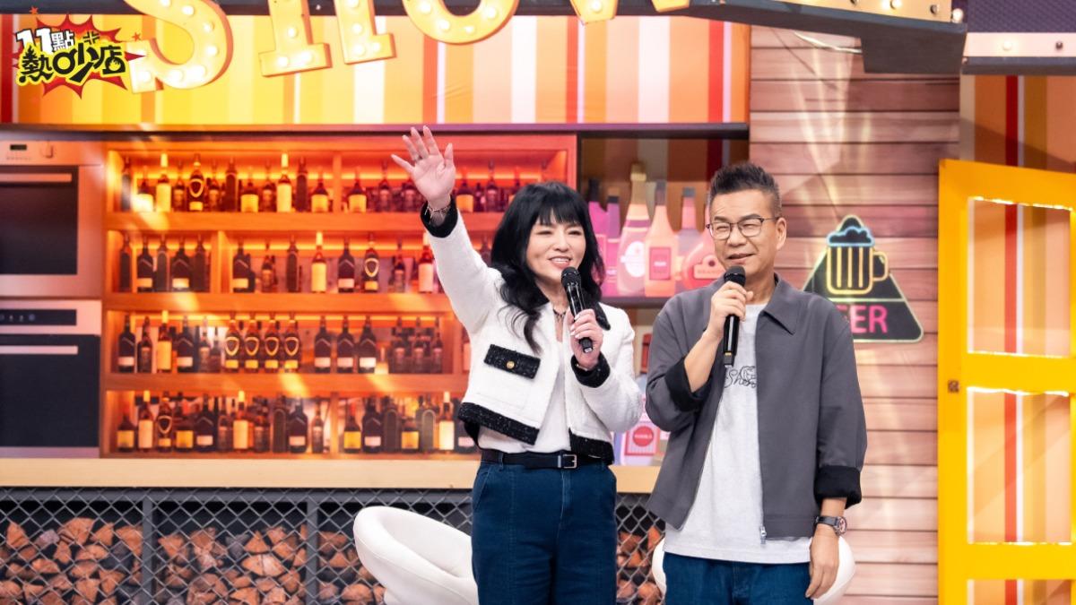沈玉琳（右）和代班主持人唐綺陽默契頗佳。（圖／TVBS）
