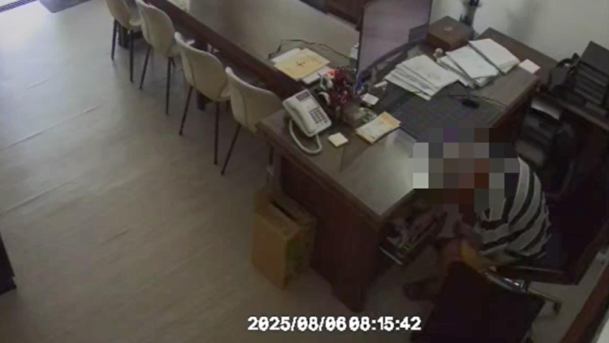 竊賊闖屋偷800元，屋主多次看見他徘徊在外。（圖／屋主提供）