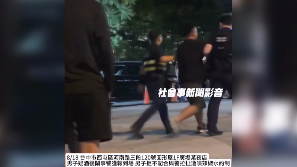 台中律師酒醉飆3中指嗆殺警，比文森佐還狂「辣椒水」噴倒。(圖／社會事新聞影音)