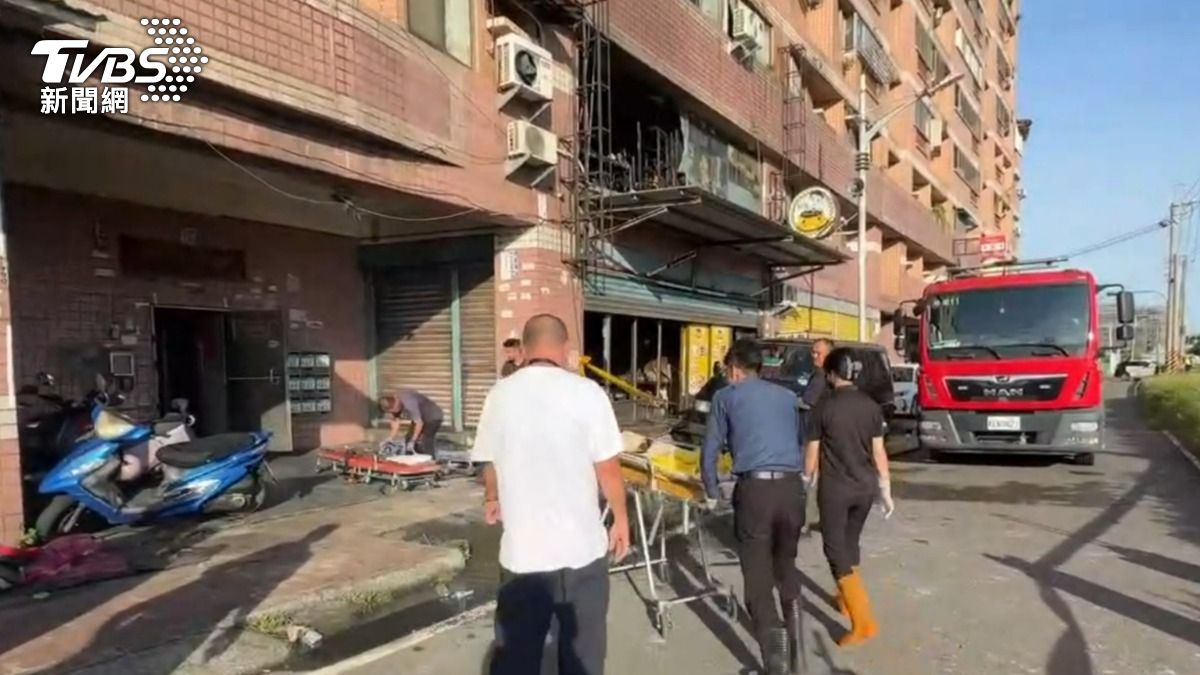 高雄火警3死爆騎樓「嚴重違建」 主委怒控:嚴重影響逃生
