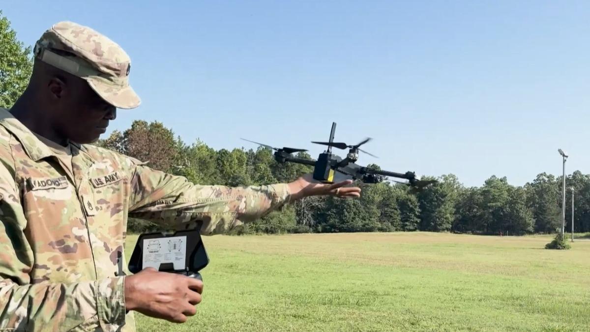 《商業內幕》(Business Insider)引述美軍幹部分享,部隊中的頂尖無人機飛手,往往也是電玩好手或愛好者。(圖/DVIDS)