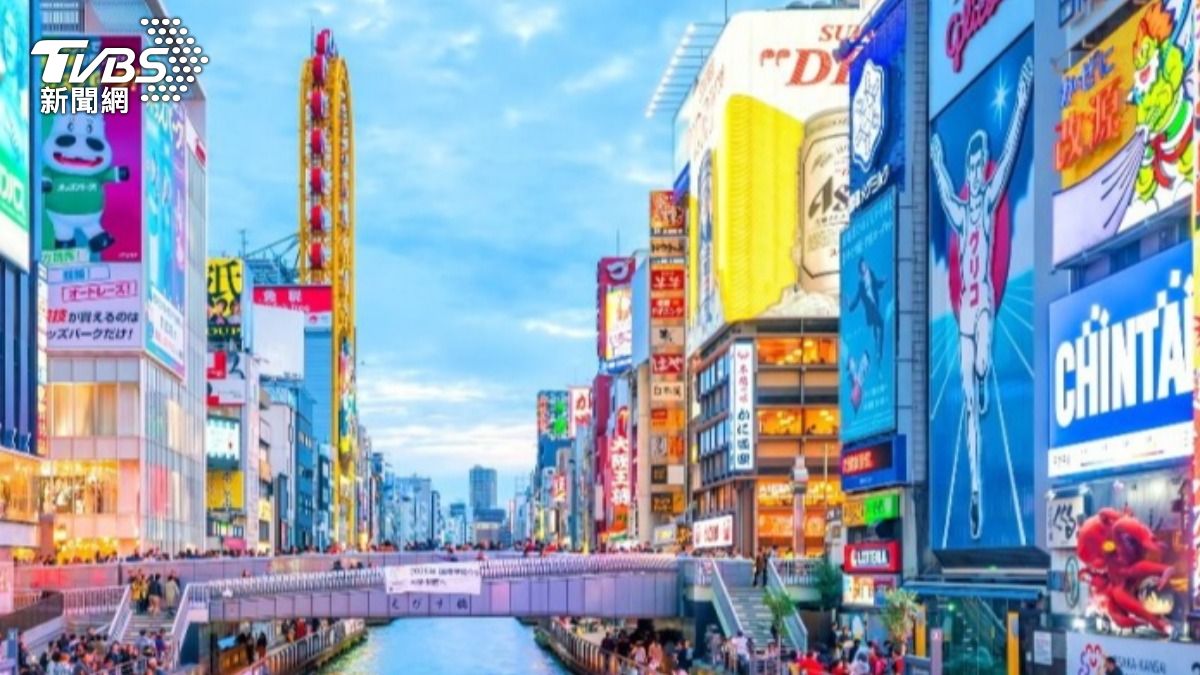 日本大阪道頓堀一間烤肉店失火,整棟七層樓高建築陷入火海,有2名消防員殉職。(資料圖/達志影像Shutterstock)
