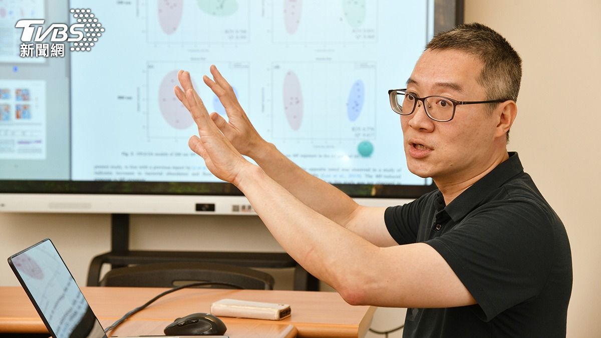 中山大學後醫系助理教授李昇翰最新研究發現,塑膠微粒會影響小鼠的腸道、大腦健康。(圖/胡瑞麒攝)