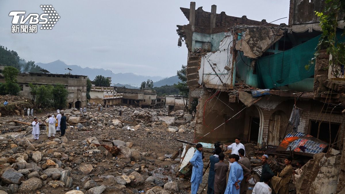 巴基斯坦連日暴雨引發山洪,沖毀當地村莊,奪走逾300人命。(圖/達志影像美聯社)