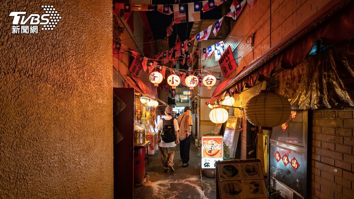 陸客遊日見店家「掛滿中華民國國旗」怒要撤下 遭老闆1舉動反制