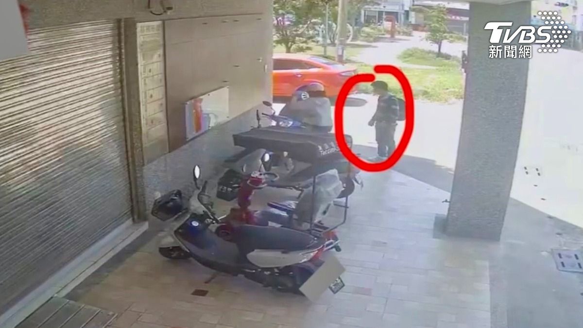 車手冒充幣商前往收取受害者現金(圖/台東縣警局提供)