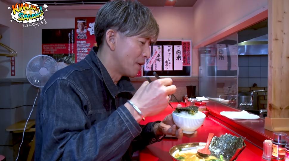 木村拓哉拿泡湯海苔包飯獲得店主稱讚。(圖/翻攝自木村拓哉YouTube頻道)