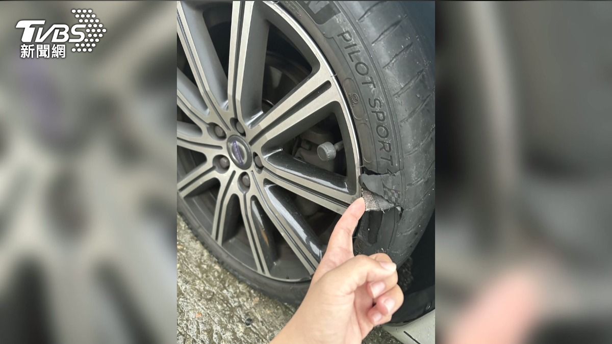 國道坑洞釀２０車爆胎　賠償折舊惹民怨。(圖／TVBS)